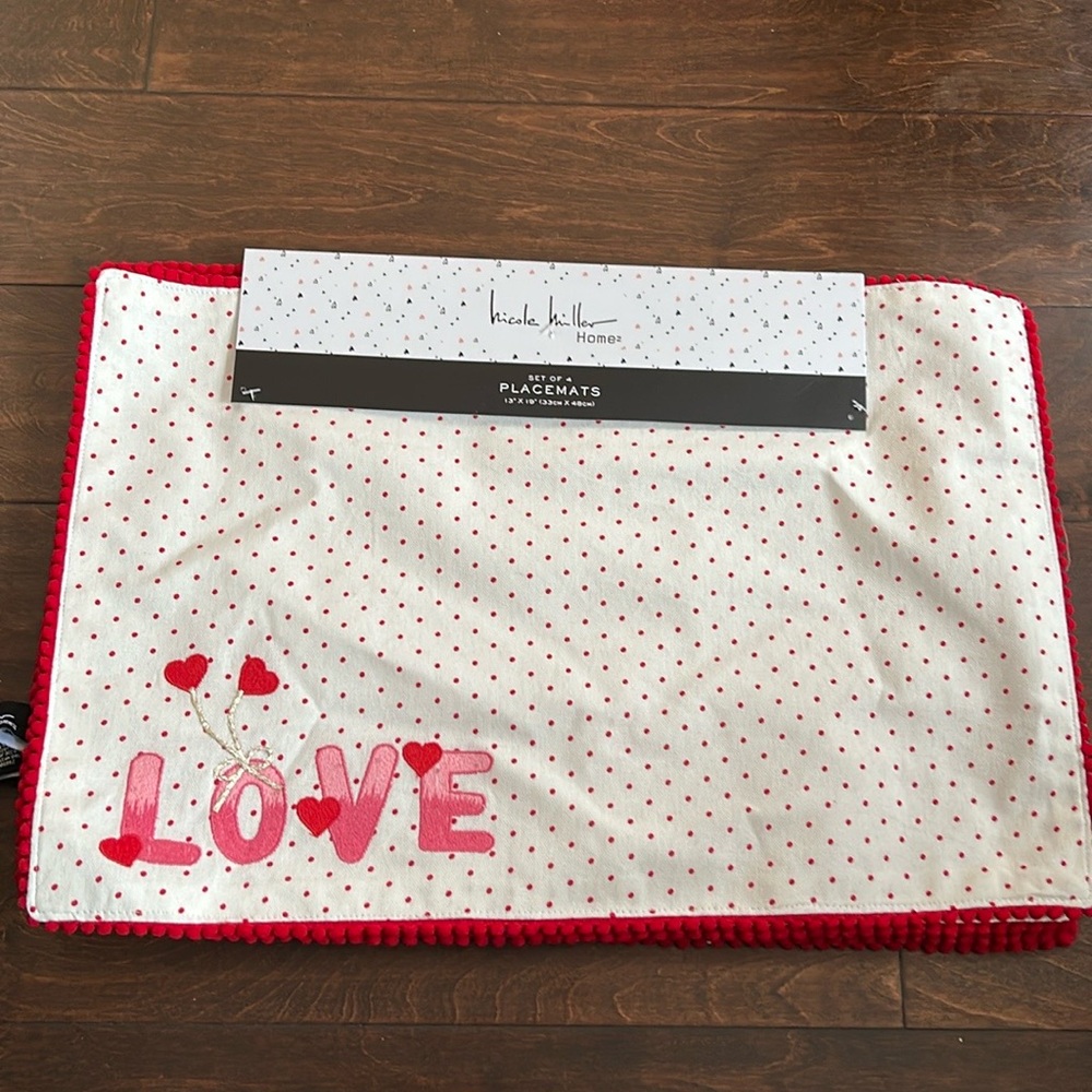 Nicole Miller 4 Valentines Day Polka Dot heart placemats Embroidered Love